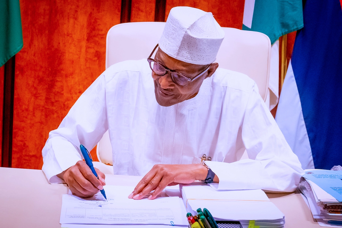 Buhari signs executive order establishing Presidential Transition Council