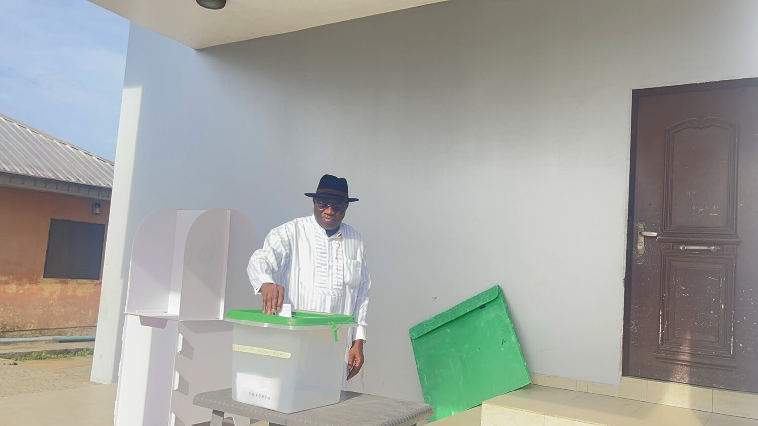 2023 election: Goodluck Jonathan casts his vote in Otuoke