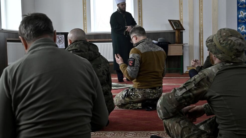 Worshippers at prayers in a mosque near Ukraine's eastern front © Genya SAVILOV / AFP