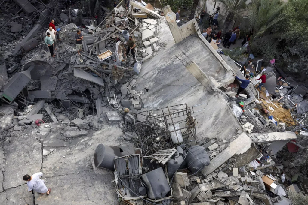 Palestinians inspect the rubble of a building, following an Israeli air strike, in Beit Lahia in the northern Gaza Strip on May 11, 2023 photo: MOHAMMED ABED / AFP
