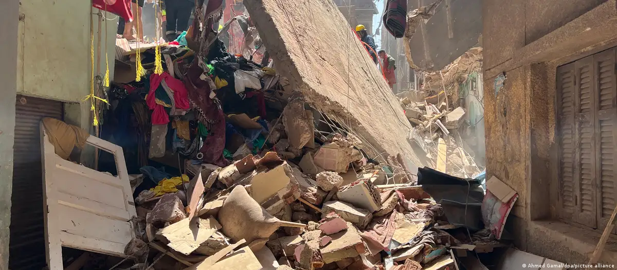Cairo apartment Building collapse leaves 9 dead